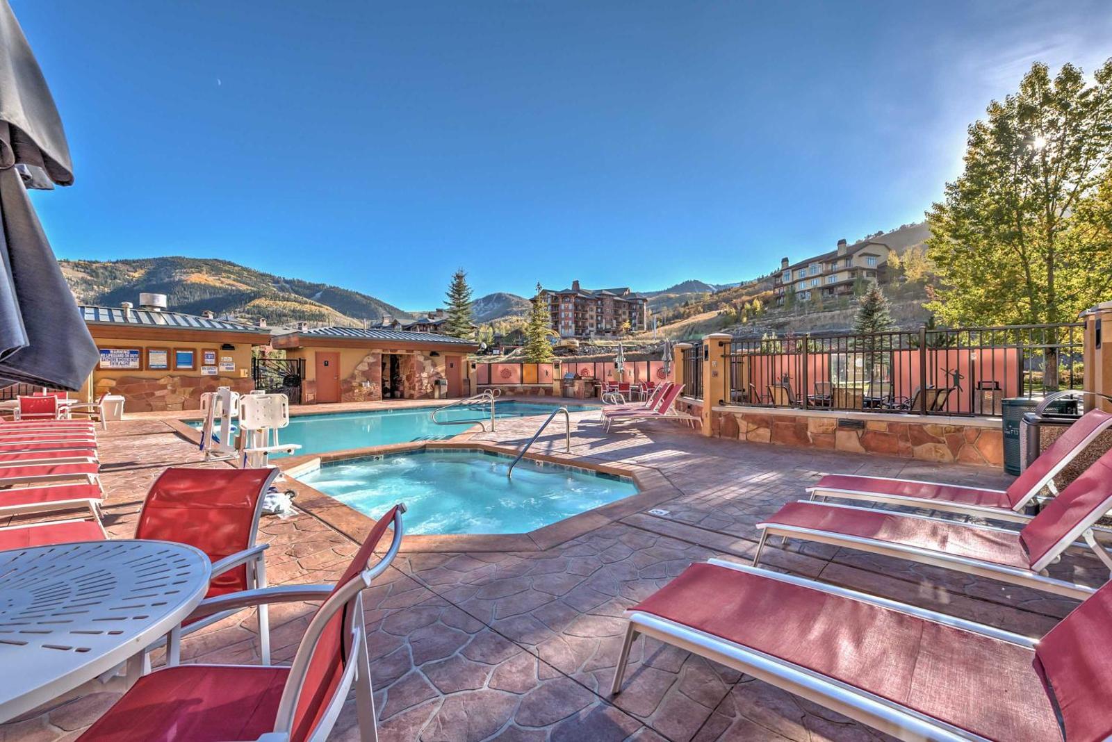 Lovely Ski-In and Ski-Out Sundial Studio with Hot tub! Main image 1