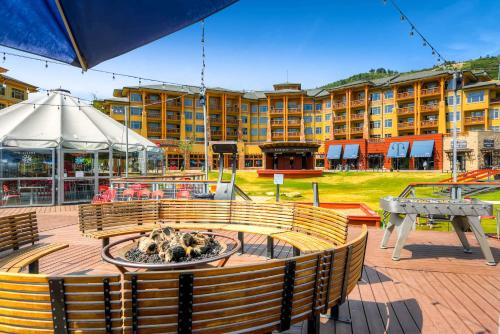 Lovely Ski-In and Ski-Out Sundial Studio with Hot tub! image 11