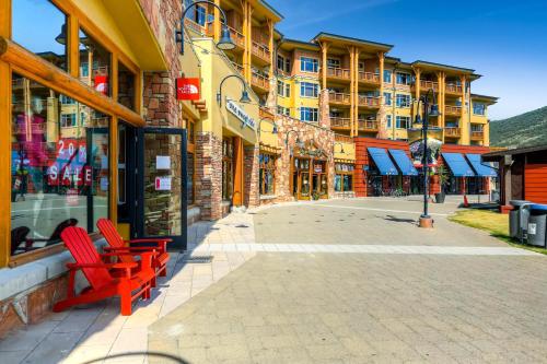Lovely Ski-In and Ski-Out Sundial Studio with Hot tub! image 20